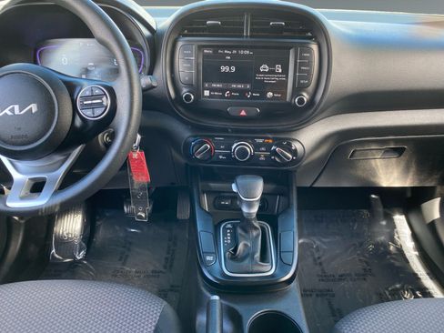 Used 2025 Kia Soul LX FWD image 11