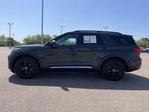 Used 2024 Ford Explorer XLT image 3