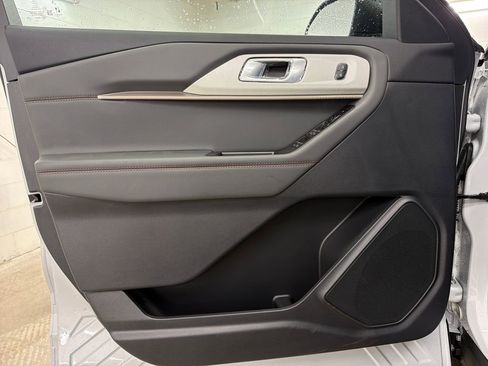 New 2026 Ford Explorer Active RWD image 15