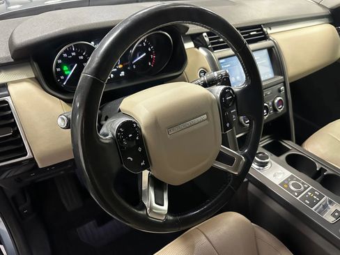 Used 2020 Land Rover Discovery Landmark AWD/4WD image 9