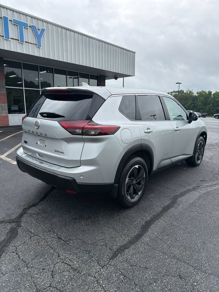 Used 2024 Nissan Rogue SV AWD/4WD image 6