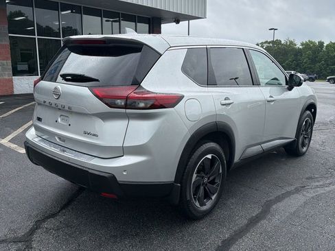 Used 2024 Nissan Rogue SV AWD/4WD image 6