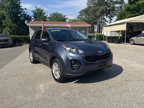 Used 2017 Kia Sportage LX AWD/4WD image 3