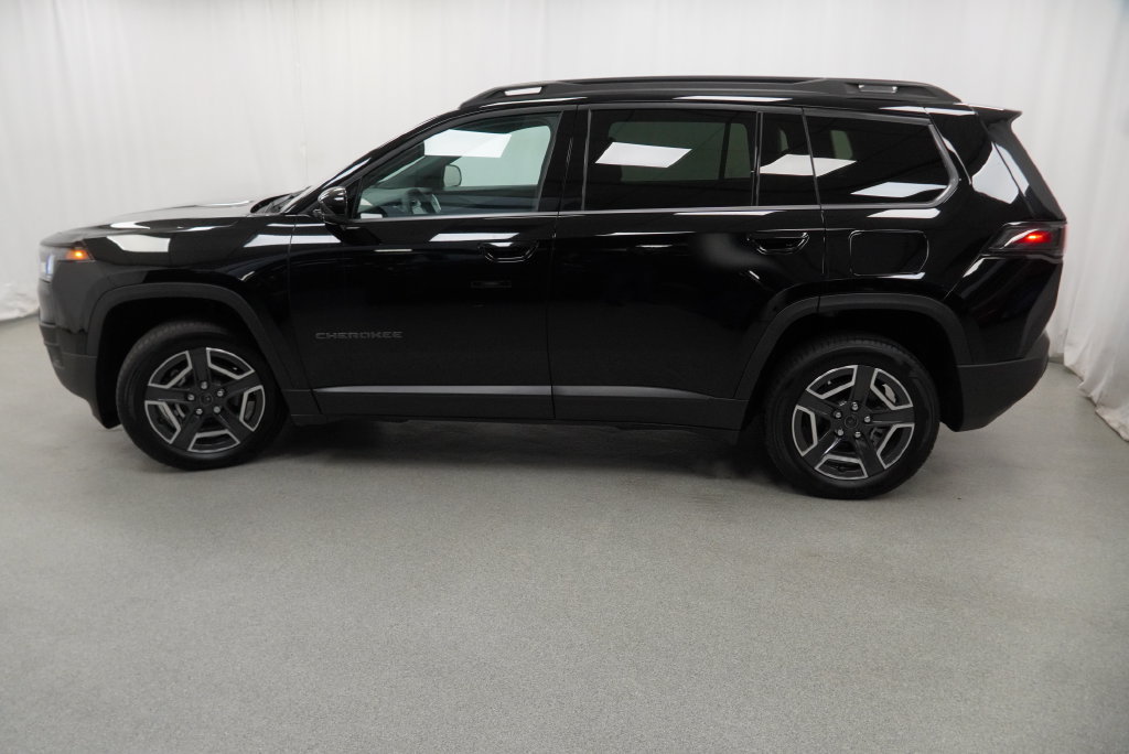 New 2026 Jeep Cherokee Laredo AWD/4WD image 17