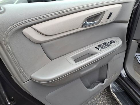 Used 2017 Chevrolet Traverse LT image 12