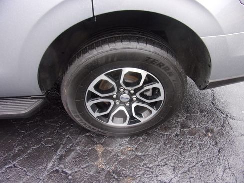 Used 2024 Ford Expedition XLT image 11