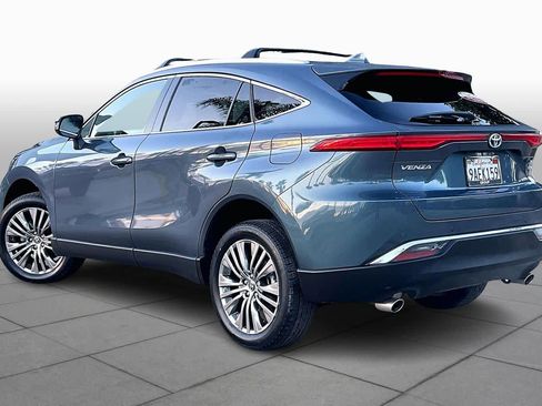 Certified 2022 Toyota Venza XLE image 11