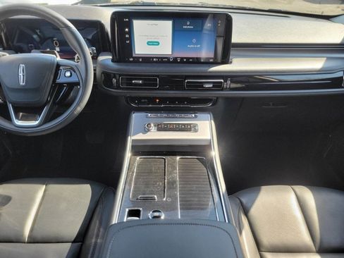 Used 2025 Lincoln Aviator AWD image 13