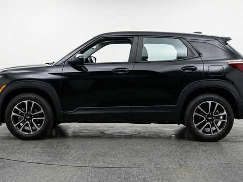 Used 2025 Chevrolet TrailBlazer LT FWD image 5