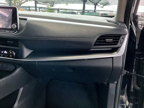 Used 2024 Nissan Rogue SV image 19