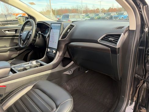 Used 2024 Ford Edge SEL w/ Convenience Package image 16