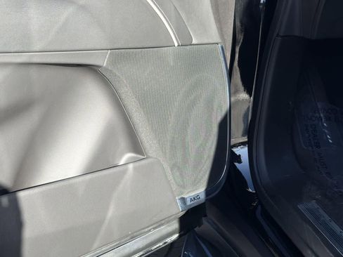 Used 2023 Cadillac Escalade ESV Premium Luxury image 23