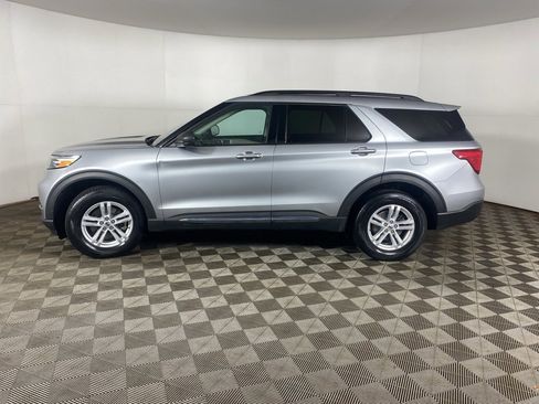 Used 2022 Ford Explorer XLT image 19
