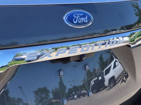 Used 2019 Ford Expedition Limited w/ Equipment Group 302A AWD/4WD image 13