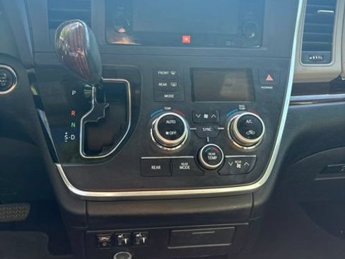Used 2015 Toyota Sienna Limited Premium AWD/4WD image 11