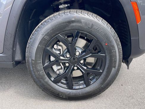 New 2026 Jeep Grand Cherokee L 4WD image 9