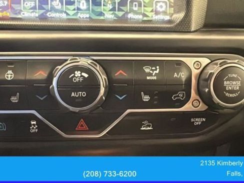 Used 2022 Jeep Wrangler Unlimited Sahara w/ Cold Weather Group AWD/4WD image 24