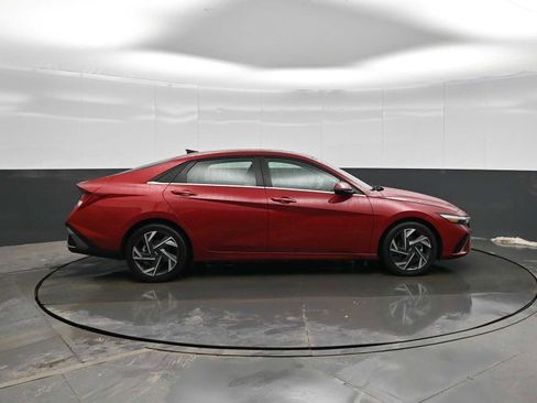 Certified 2025 Hyundai Elantra Limited image 9