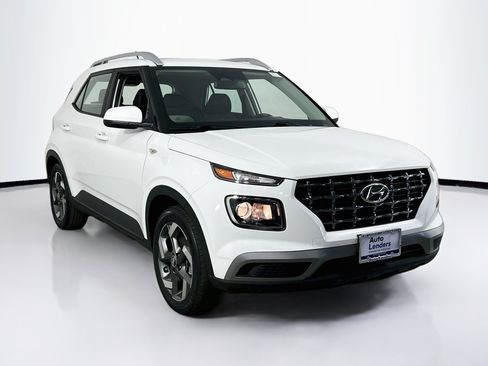 Used 2023 Hyundai Venue SEL FWD image 3