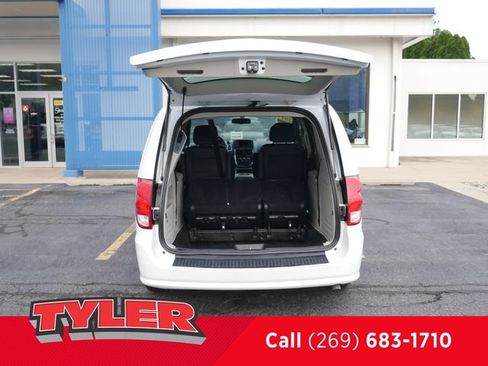 Used 2017 Dodge Grand Caravan SXT FWD image 17