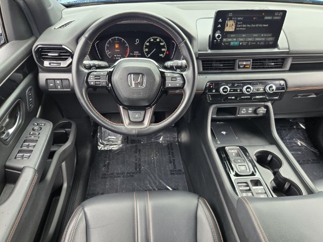 Used 2025 Honda Pilot TrailSport image 12