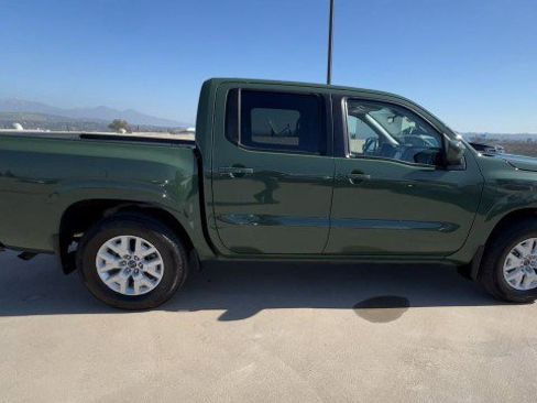 Used 2024 Nissan Frontier SV w/ SV Convenience Package image 9