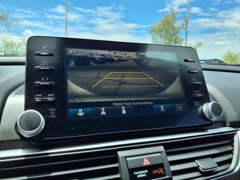 Used 2018 Honda Accord Touring image 5