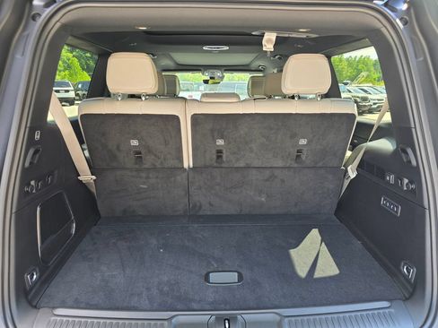 New 2026 Jeep Grand Wagoneer Limited AWD/4WD image 13