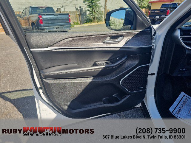 Used 2023 Jeep Grand Cherokee 4WD 4xe image 10
