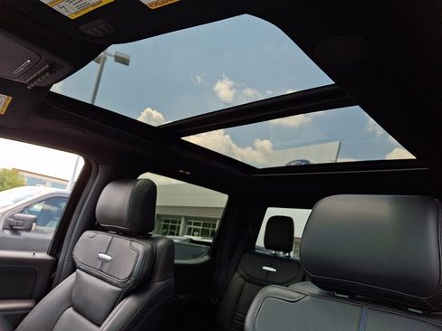 Certified 2026 Ford F450 Platinum w/ FX4 Off-Road Package AWD/4WD image 21