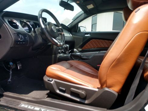 Used 2010 Ford Mustang Coupe image 2