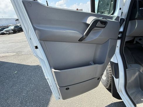 Used 2007 Dodge Sprinter 2500 image 4