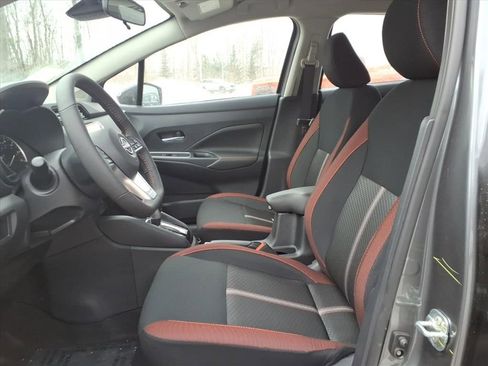 New 2025 Nissan Versa SR w/ Trunk Package image 9