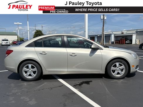 Used 2014 Chevrolet Cruze LT w/ Enhanced Safety Package FWD image 4