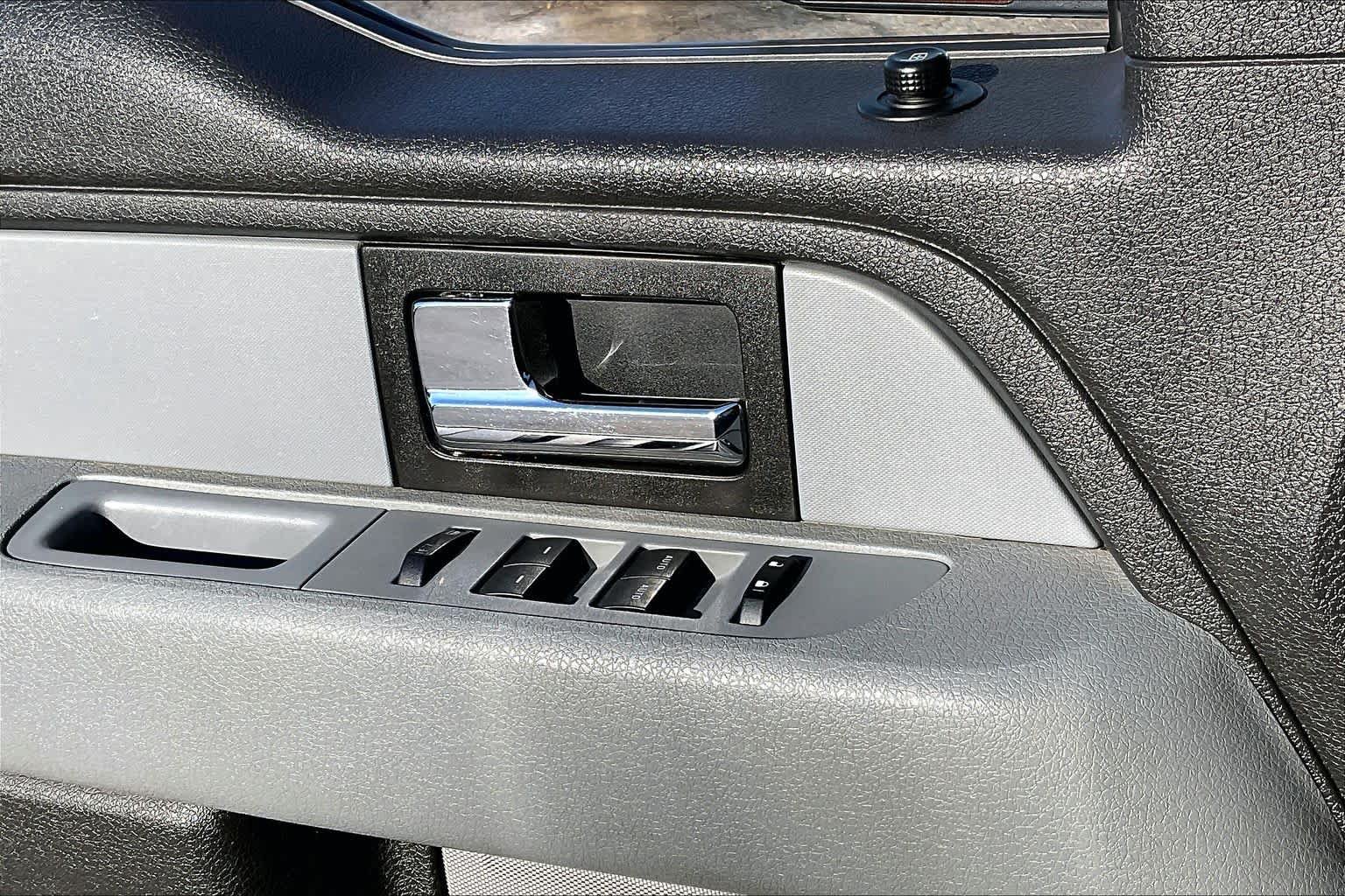 Used 2014 Ford F150 XLT w/ XLT Chrome Package RWD image 31
