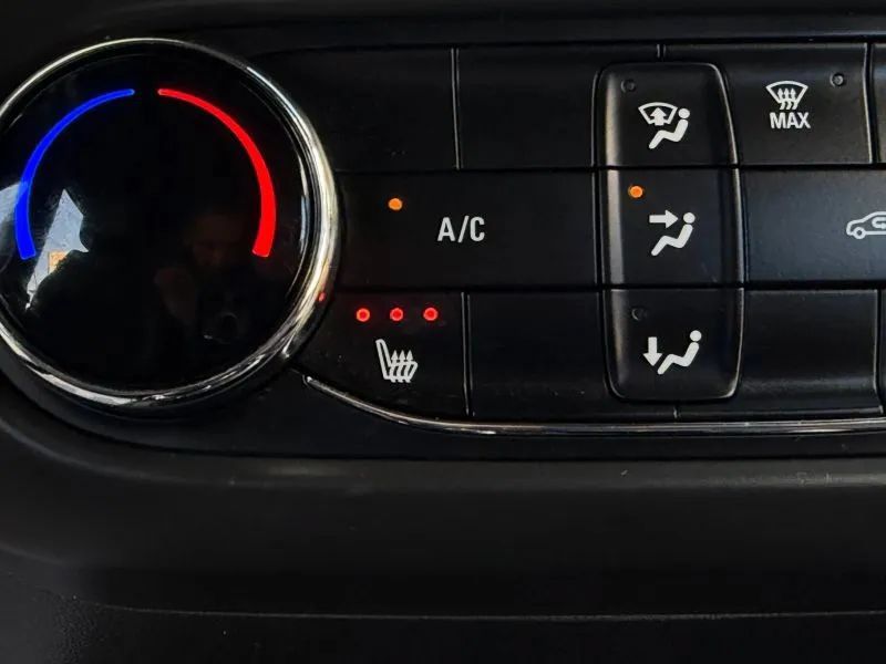 Used 2022 Chevrolet TrailBlazer RS FWD image 37