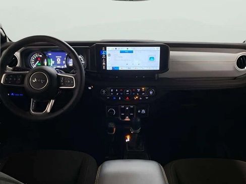 Used 2025 Jeep Wrangler Unlimited Sahara w/ Safety Group image 9