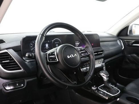 Used 2024 Kia Seltos EX AWD/4WD image 16