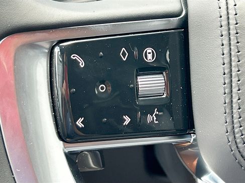 New 2025 Land Rover Range Rover SV image 32