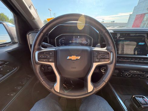 Used 2023 Chevrolet Silverado 1500 LTZ w/ LTZ Convenience Package II AWD/4WD image 17