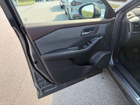 Used 2023 Nissan Rogue SV FWD image 11