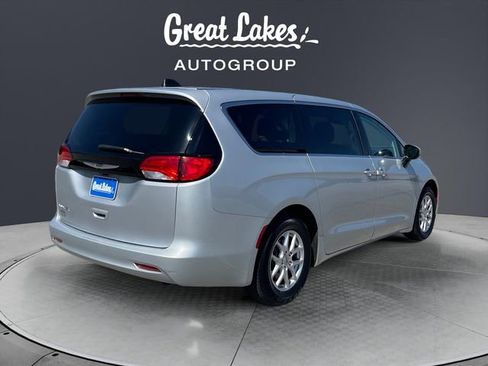 Used 2023 Chrysler Voyager LX FWD image 5