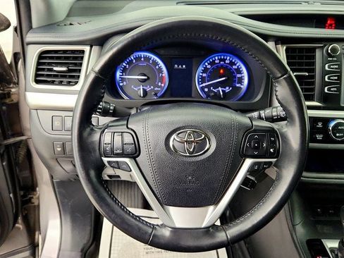 Used 2019 Toyota Highlander SE AWD/4WD image 12
