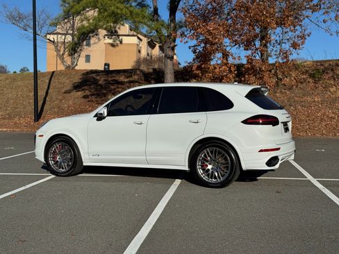 Used 2016 Porsche Cayenne GTS image 7