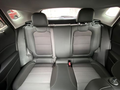 Used 2025 Chevrolet Trax LT image 38