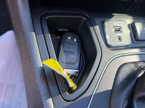 Used 2019 Jeep Cherokee Latitude Plus image 32