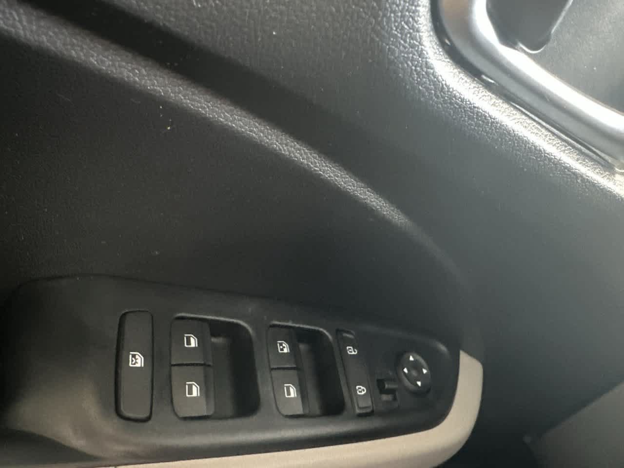 Used 2023 Hyundai Venue SEL FWD image 17