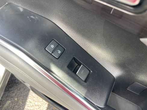 Used 2023 Toyota Highlander Limited FWD image 20