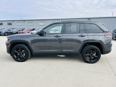 Used 2023 Jeep Grand Cherokee Altitude image 35