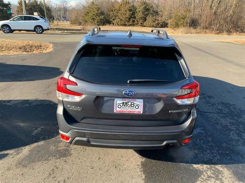 Used 2021 Subaru Forester Premium image 8